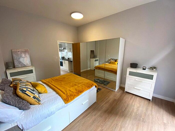 Flat To Rent In Chapel Street, Salford, M3