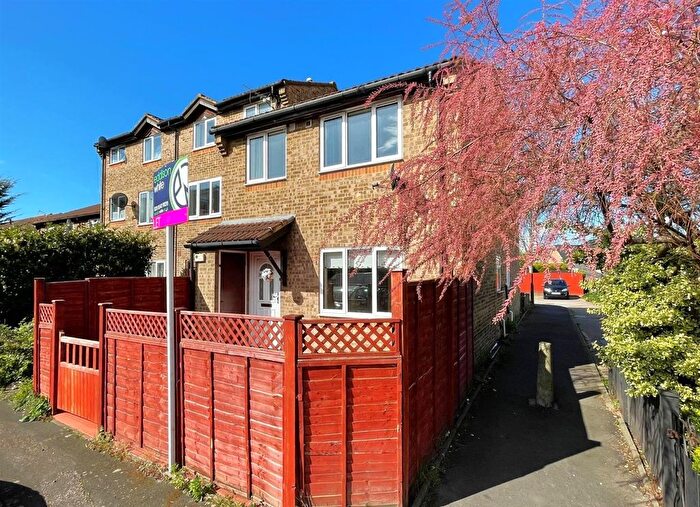 2 Bedroom End Of Terrace House To Rent In Hogarth Crescent, Colliers Wood, SW19