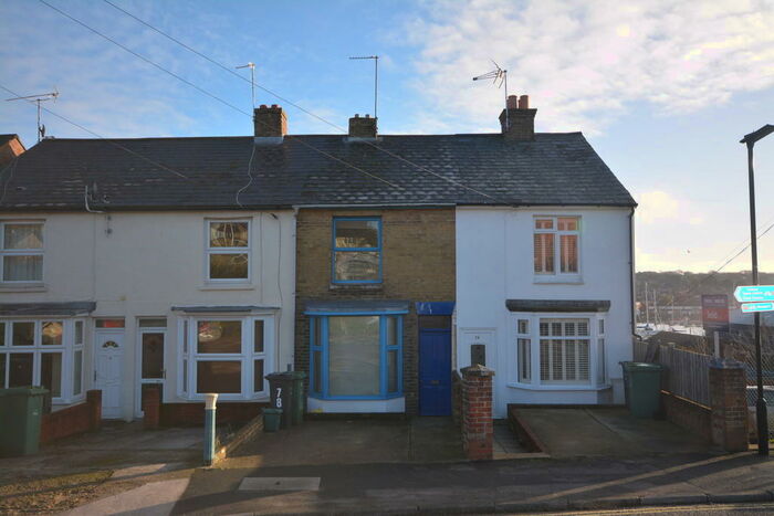 2 Bedroom Terraced House To Rent In Arctic Road, Cowes, PO31