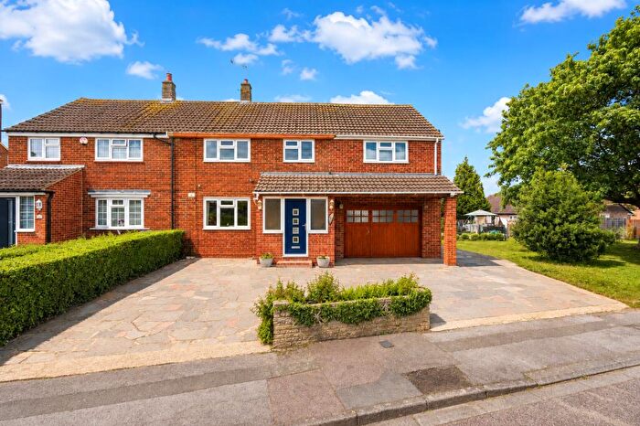 5 Bedroom Semi Detached House For Sale In Summerfield Close, London Colney, St. Albans, Hertfordshire, AL2
