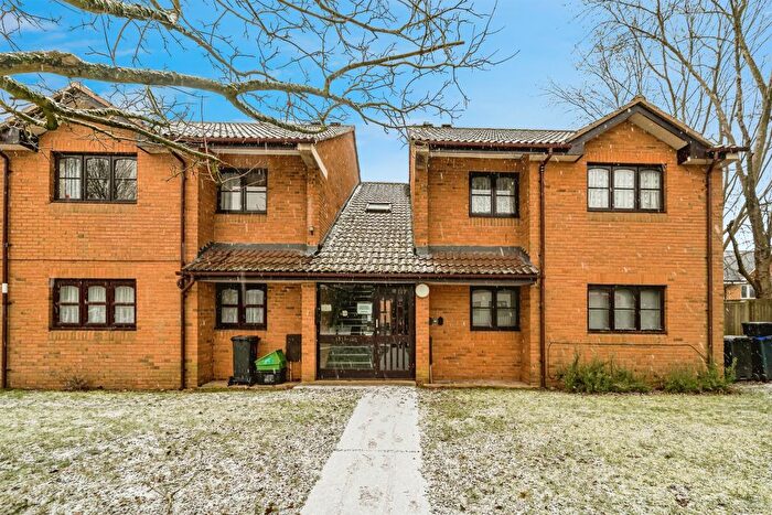 2 Bedroom Flat For Sale In Coulson Way, Burnham, Slough, SL1