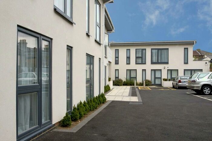 1 Bedroom Apartment To Rent In Furley Road, Peckham, SE15