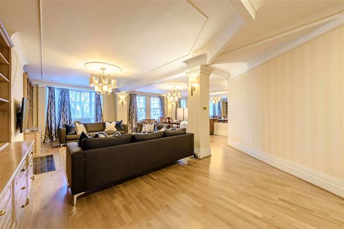 4 Bedroom Flat To Rent In Park Road, NW8