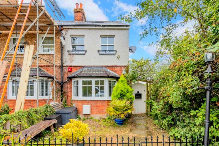 2 Bedroom Semi-Detached House For Sale In Leatherhead Road, Chessington, KT9