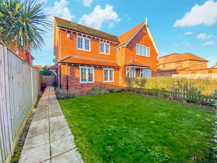 4 Bedroom Semi-Detached House To Rent In Swallow Street, Iver, Buckinghamshire SL0