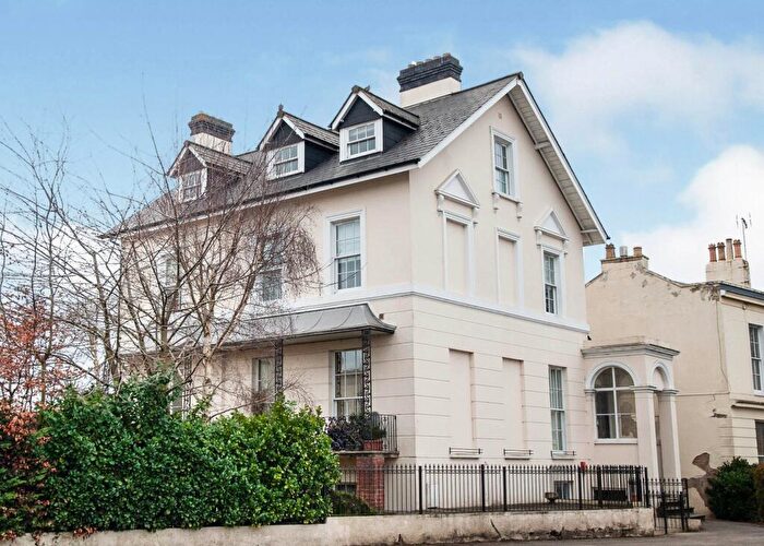 2 Bedroom Flat To Rent In Stratford House, Cheltenham, GL52