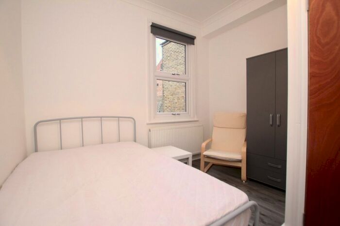 Studio To Rent In Forest Road, Walthamstow, London, E17