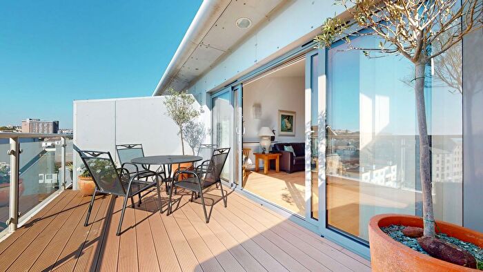 2 Bedroom Flat For Sale In North Quay, Discovery Wharf, PL4