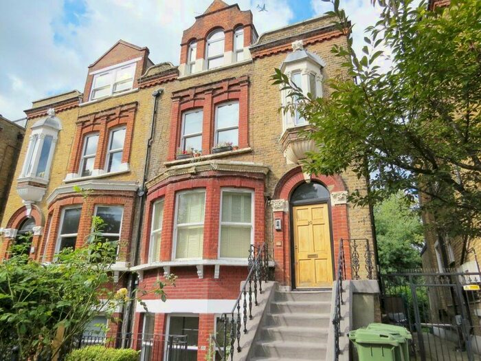 2 Bedroom Apartment To Rent In The Gardens, East Dulwich, London, SE22