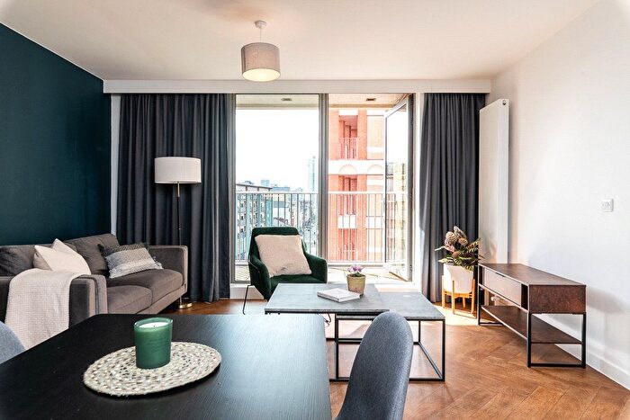 1 Bedroom Flat To Rent In Block A, Oldham Road, M4