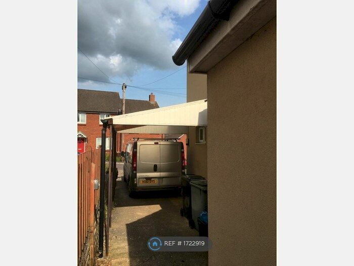 2 Bedroom Semi-Detached House To Rent In Heather Road, Yeovil, BA21