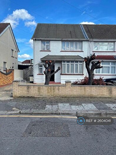 4 Bedroom Semi-Detached House To Rent In St. Johns Road, Ilford, IG2