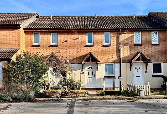 2 Bedroom Detached House For Sale In Heather Close, Carterton, OX18