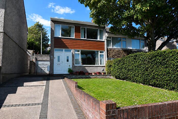 3 Bedroom Semi-Detached House For Sale In Beach Road East, Portishead, BS20