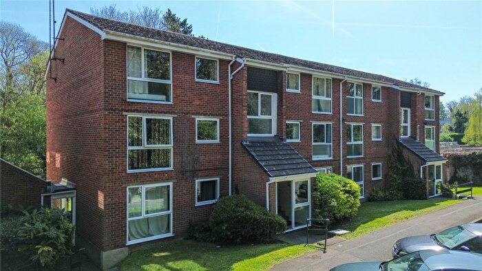 2 Bedroom Apartment For Sale In Southcote Road, Reading, Berkshire, RG30