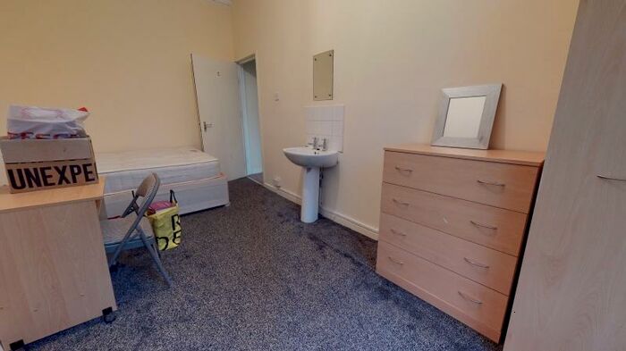 4 Bedroom Terraced House To Rent In Blenheim Square, Woodhouse, Leeds, LS2