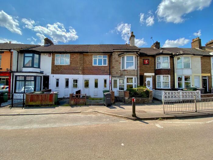 3 Bedroom House To Rent In Tonbridge Road, Maidstone, ME16
