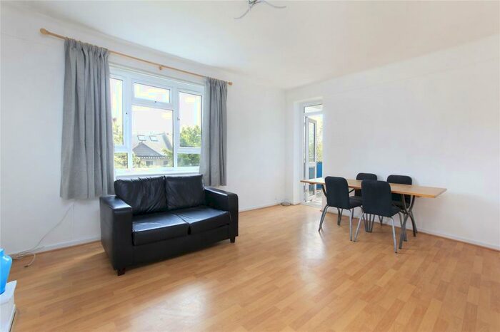 3 Bedroom Flat To Rent In Heslop Court, Boundaries Road, Balham, London, SW12