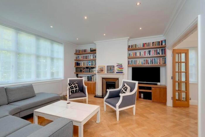 4 Bedroom Property To Rent In Willifield Way, Hampstead Garden Suburb, NW11