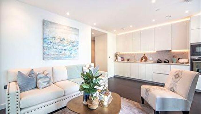 2 Bedroom Flat To Rent In Thornes House, Charles Clowes Walk, London, SW11