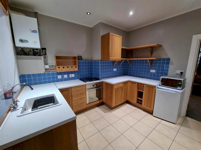 2 Bedroom Property To Rent In Hough Side Road, Pudsey, LS28