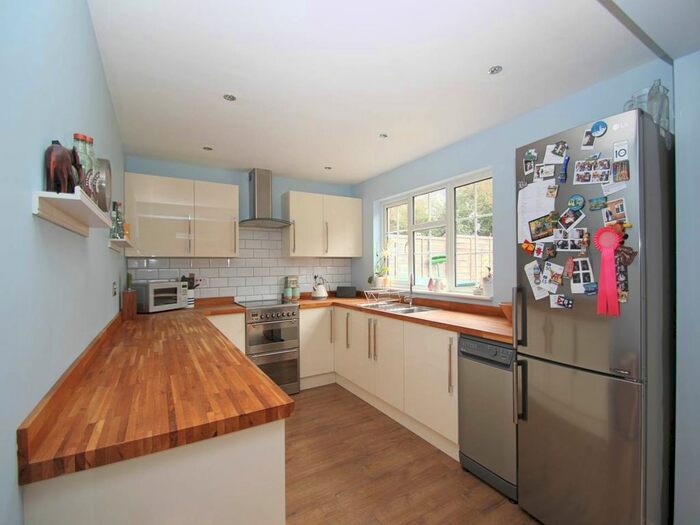 3 Bedroom Semi Detached House To Rent In Wavell Close, Yate, South