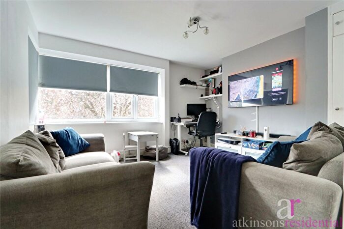 1 Bedroom Flat For Sale In Brigadier Avenue, Enfield, Middlesex, EN2