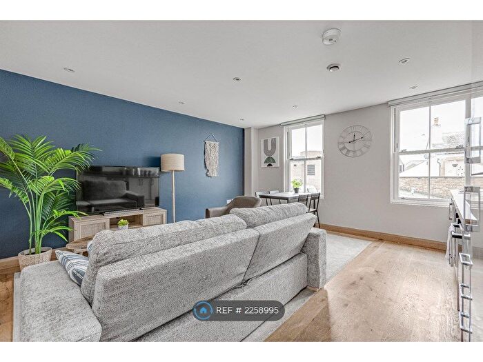 1 Bedroom Flat To Rent In Weybourne House, Chertsey, KT16