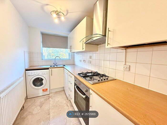 2 Bedroom Flat To Rent In Chigwell Road, Woodford Green, IG8
