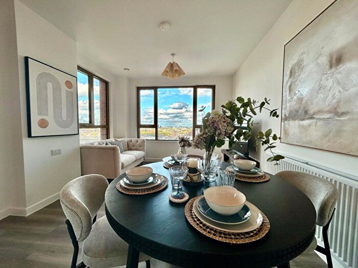 2 Bedroom Flat For Sale In Ilderton Road, South London, SE15
