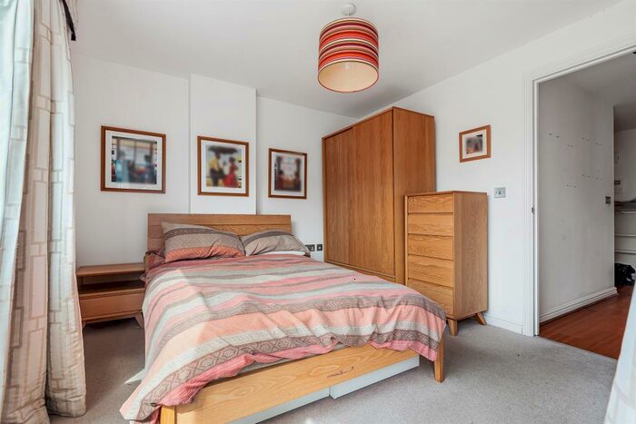 1 Bedroom Apartment To Rent In Boundary Lane, SE17