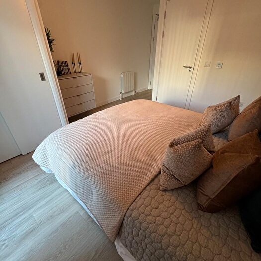 2 Bedroom Apartment To Rent In Minerva Square, Glasgow, G3