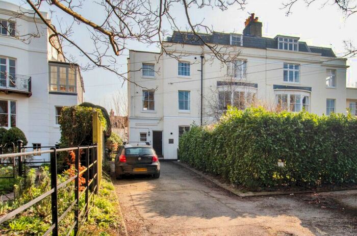 1 Bedroom Property To Rent In Grove Hill Gardens, Tunbridge Wells, Kent, TN1