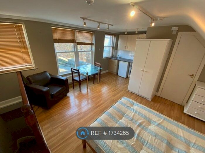 Studio To Rent In Castletown Road, London, W14