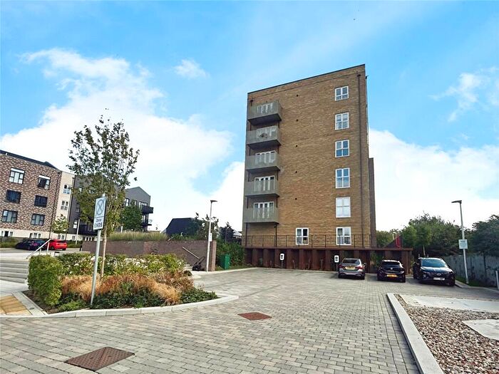 2 Bedroom Flat To Rent In Glenway Road, Rochester, Kent, ME1