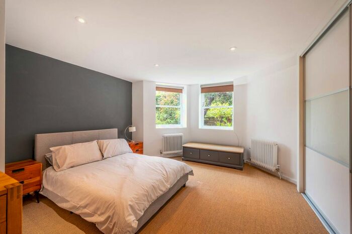 2 Bedroom Flat To Rent In Bassett Road, North Kensington, London, W10