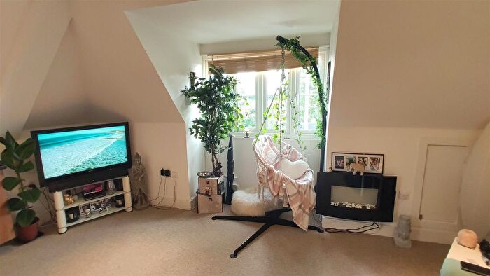 1 Bedroom Flat To Rent In Church Road, Emsworth, PO10