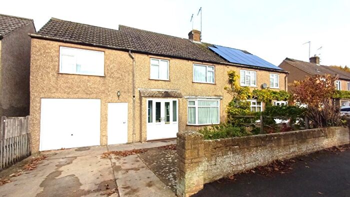 4 Bedroom Semi-Detached House For Sale In Churchill Road, Chipping Norton, OX7
