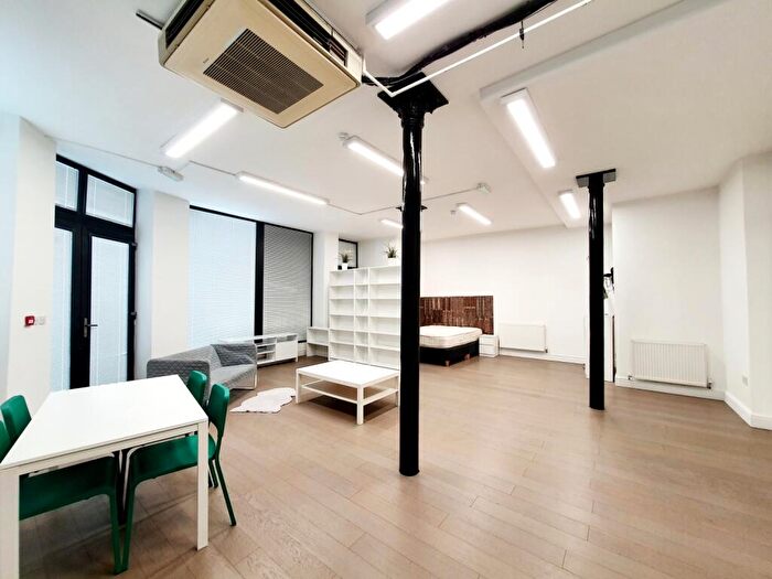 Flat To Rent In Warspite Road London, SE18