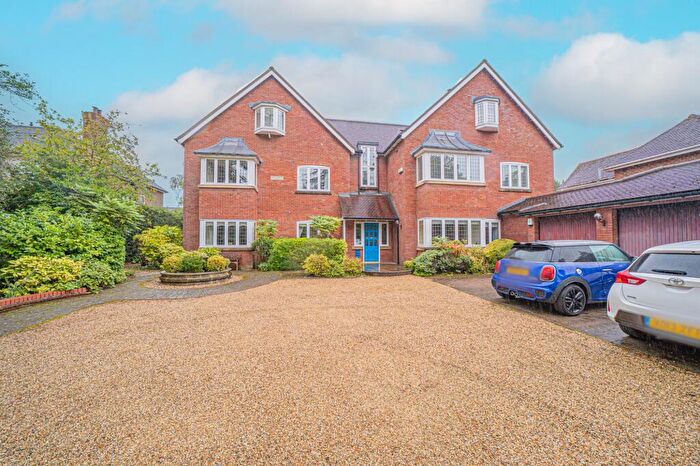 3 Bedroom Apartment For Sale In Warwick Road, Solihull, B91