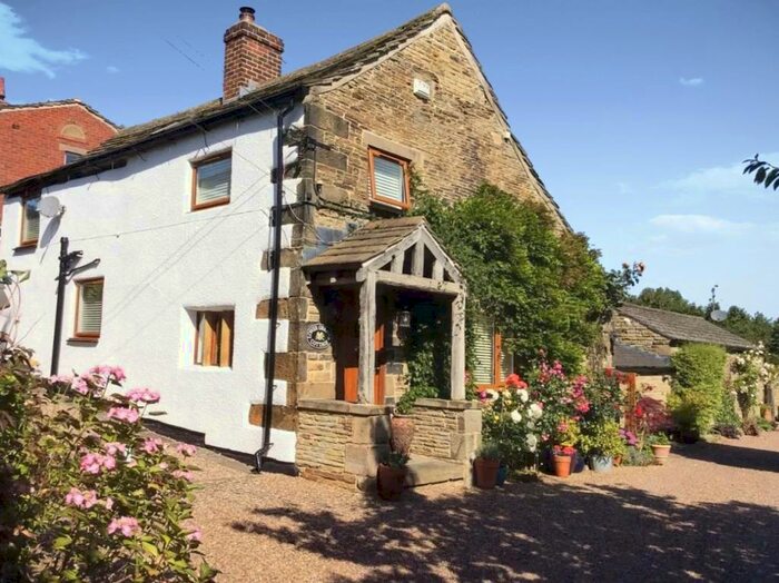 3 Bedroom Character Property For Sale In South Lane, Cawthorne, S75
