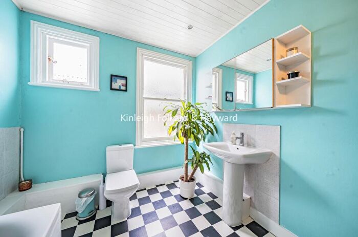 2 Bedroom Flat For Sale In Cheltenham Road, Upper Nunhead, London, SE15