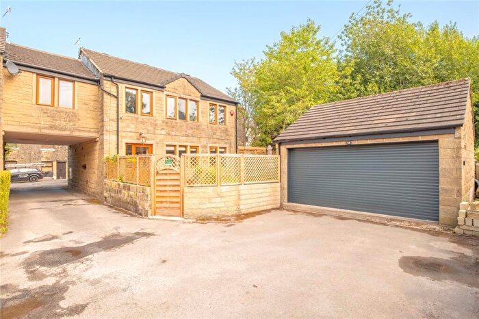 4 Bedroom Link Detached House For Sale In Garfield Place, Marsden, Huddersfield, HD7