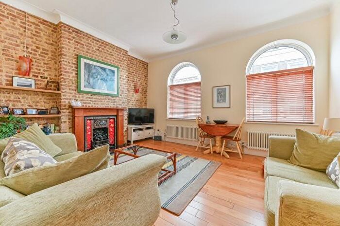 2 Bedroom Flat For Sale In High Street, London, SE25