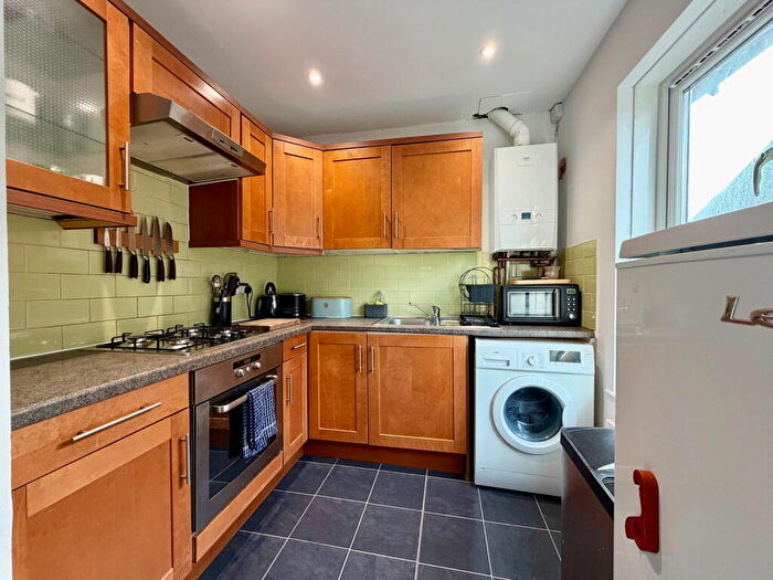 1 Bedroom Flat To Rent In Grosvenor Lawn Craven Road Newbury, RG14