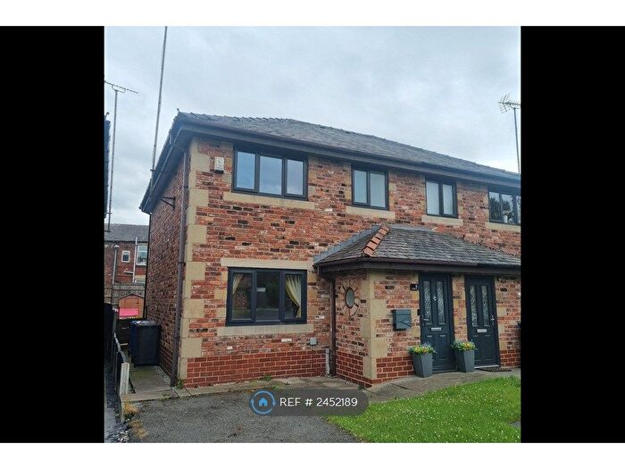 3 Bedroom Semi-Detached House To Rent In Woodhill Vale, Bury, BL8