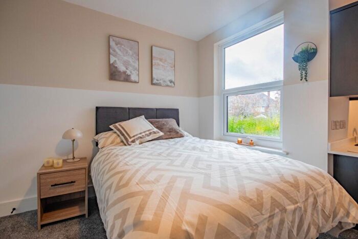 1 Bedroom Flat To Rent In Room Hope Street, Beeston, Nottingham, NG9