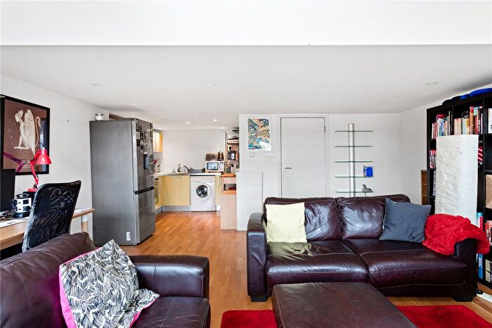 1 Bedroom Flat For Sale In Gatton Road, London, SW17