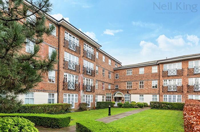 2 Bedroom Flat To Rent In Rectory Court, High Road, South Woodford, London, E18