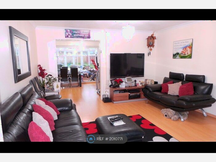 6 Bedroom Semi-Detached House To Rent In Lind Close, Reading, RG6